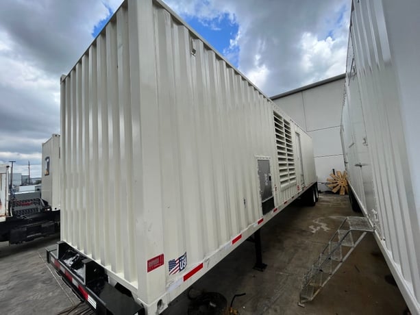 1250 KW Caterpillar #3512TA, Mounted in Fully Customized 40' ISO Sound Attenuated Container - Image 5