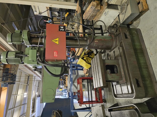2' -4" Kao Ming #KMR-700S, radial arm drill, 700 mm. arm travel, 1992 - Image 3