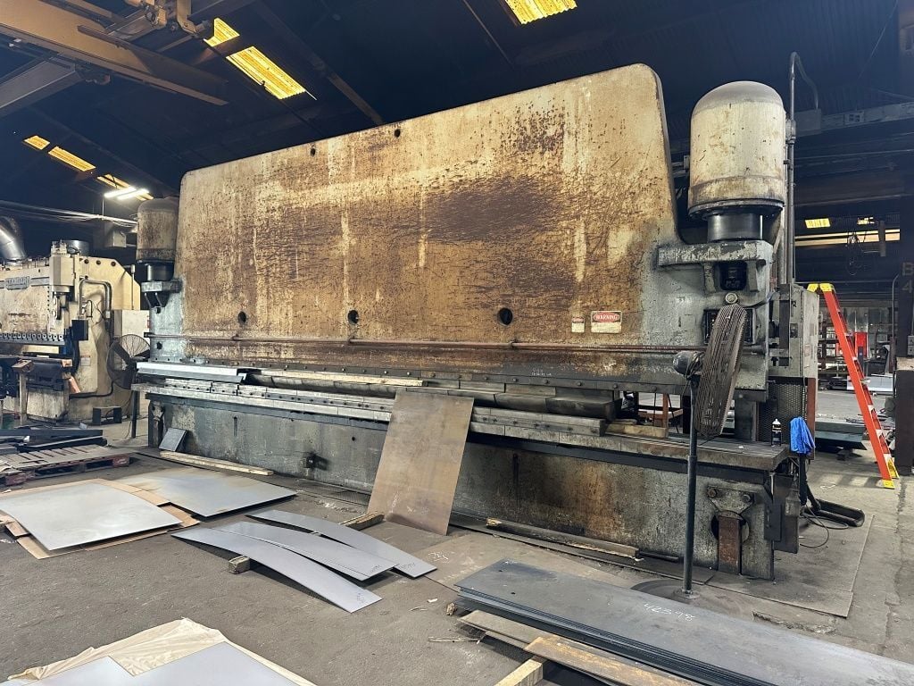 600 Ton, Pacific #K600-26, hydraulic press brake, 26' overall, 24' 2" between housings, 1990 - Image 1