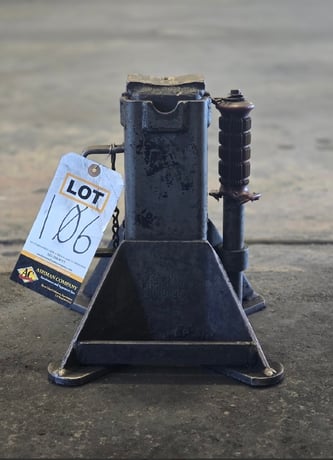 Gray, 20000 lb. adjustable jack stand - Image 1