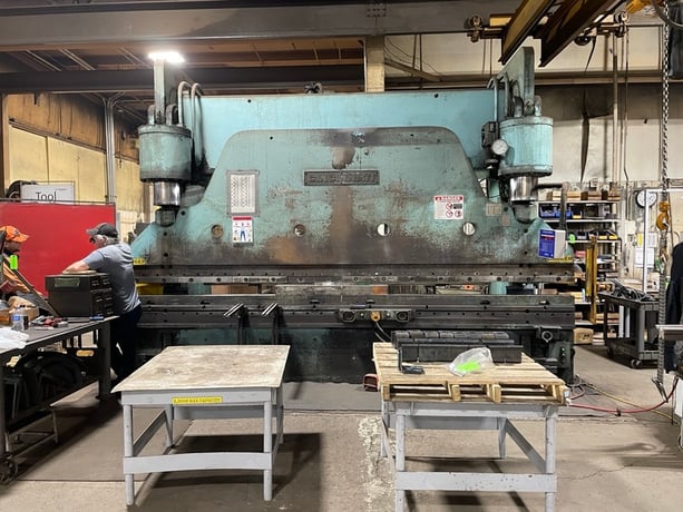 440 Ton, Cincinnati, Press Brake, 16' overall, 4' pit, automatic Back Gauge - Image 1