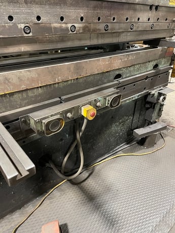440 Ton, Cincinnati, Press Brake, 16' overall, 4' pit, automatic Back Gauge - Image 9