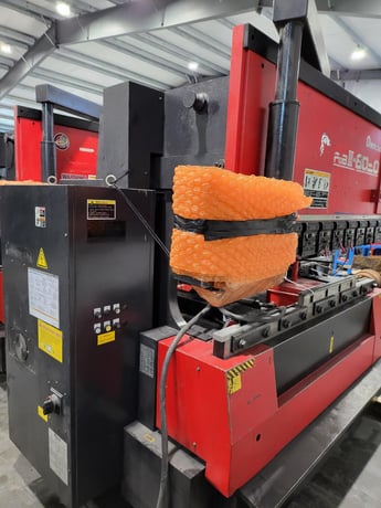 80 Ton, Amada #FBD-8020NT, CNC press brake, 6.5'OA, 66.9" between housing, 5.91" stroke, 15.75" throat - Image 4