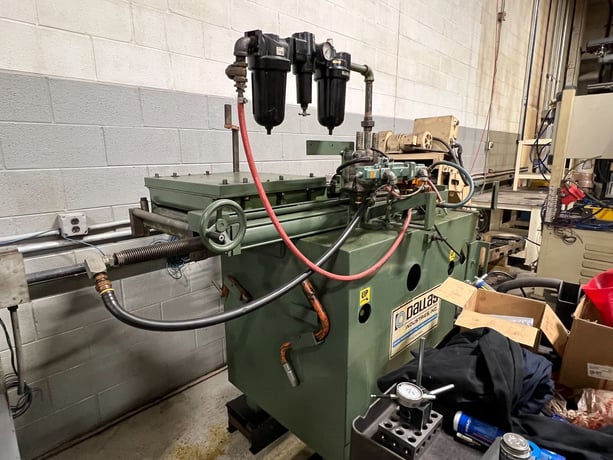 18" x .14" Dallas #D325, Air Feeder w/ Pull Thru Straightener, Manual Adjusting Cabinet - Image 2
