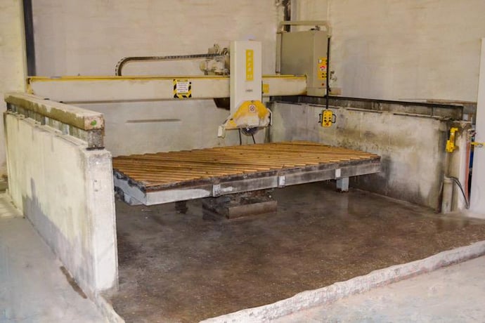GMM #EURA-35-A-TI, 3-Axis Bridge Saw, 137.8" X, 131" Y, 12.6" Z, 24.61" max. blade diameter, 1.97" Arbor - Image 1