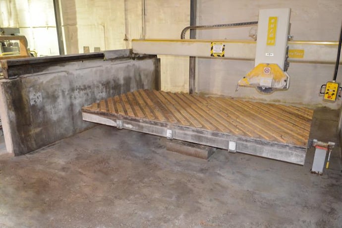 GMM #EURA-35-A-TI, 3-Axis Bridge Saw, 137.8" X, 131" Y, 12.6" Z, 24.61" max. blade diameter, 1.97" Arbor - Image 2