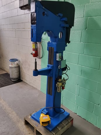 Clinching Machine, set for 24 & 26 gaguge, air + 110 power, rebuilt - Image 2