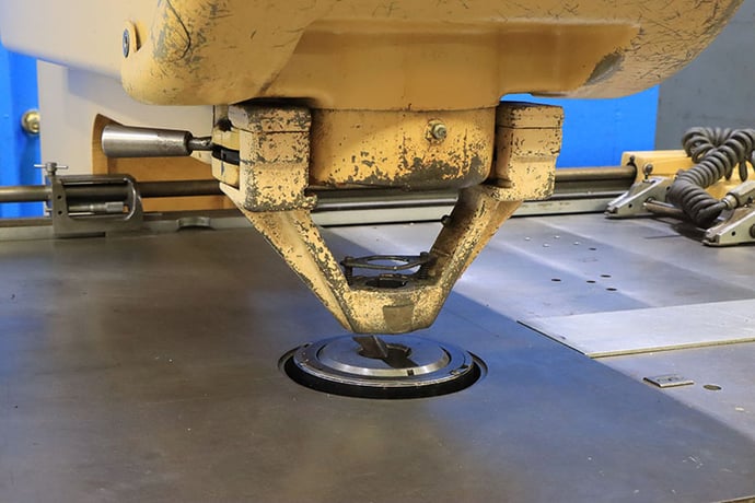 30 Ton, Strippit #Super-30/30, semi-auto single punch press, 30" throat, 72" x 48" table, misc. tooling, 1981 - Image 5
