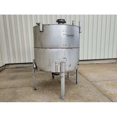 600 gallon Stainless Steel Industrial tank w/ ladder - Image 3