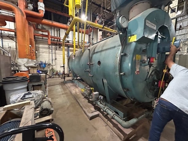 350 HP Cleaver-Brooks #CBI-200-350-150, Firetube Steam Boiler, Natural gas, 150 PSI, 97.5 GPM, 2000 - Image 1