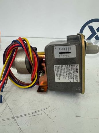 Barksdale Pressure Actuated Switch C9622-2 1/4 in. NPT Female 7000 PSI Proof Pressure - Image 3