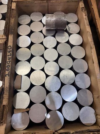 lot of aluminum round bar cutoffs 2.5" diameter x 3.5" - Image 2
