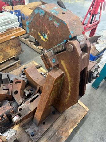 Lathe Steady Rest with Tooling Lot - Image 3