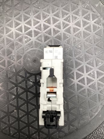 ABB #2CDS251001R0044, MINI CIRCUIT BREAKER 4A DIN RAIL - Image 4
