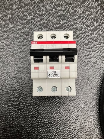 ABB #2CDS253001R0044, S203-C4 3P 4A 400V CIRCUIT BREAKERS (5 available) - Image 1