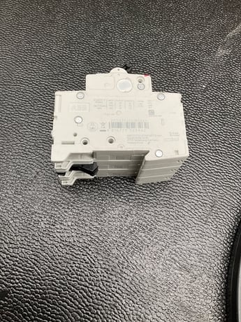 ABB #2CDS253001R0044, S203-C4 3P 4A 400V CIRCUIT BREAKERS (5 available) - Image 2