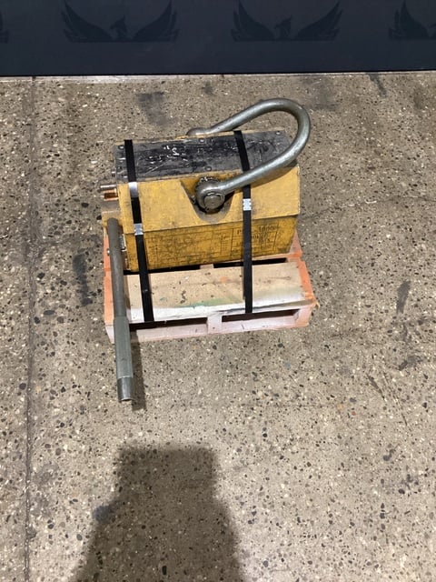 Giant #PML-3000, PERMANENT MAGNETIC LIFTER - Image 1
