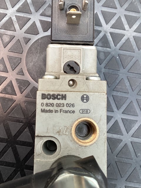 Bosch #0820023026, PNEUMATIC VALVE - Image 1