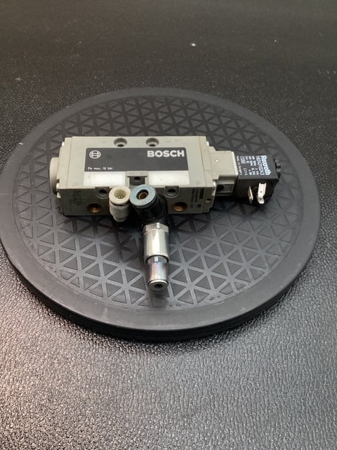Bosch #0820023026, PNEUMATIC VALVE - Image 2