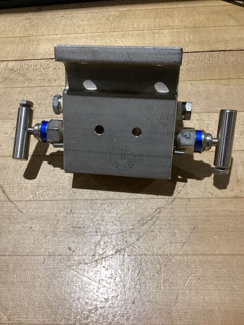 PGI #M-650SCT, Transmitter Isolation Block & Bleed Valve - Image 1