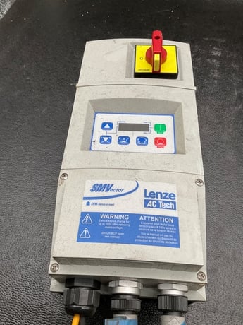 1.5HP Lenze #ESV112N04TMC, SMVECTOR VFD 1.5HP 480V NEMA 4X - Image 1