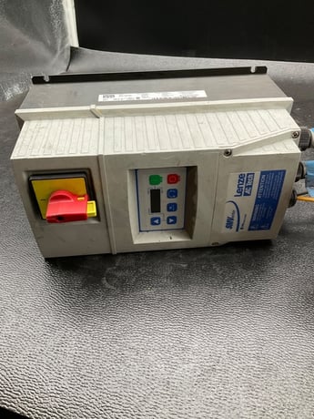 1.5HP Lenze #ESV112N04TMC, SMVECTOR VFD 1.5HP 480V NEMA 4X - Image 5