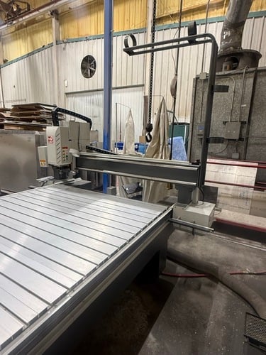Haas #SR-3015, CNC Router, 118" x59" x7.1" travel, 10 HP, 18000 RPM, 8 tool, 5' x10' table, Haas CNC, dust - Image 4