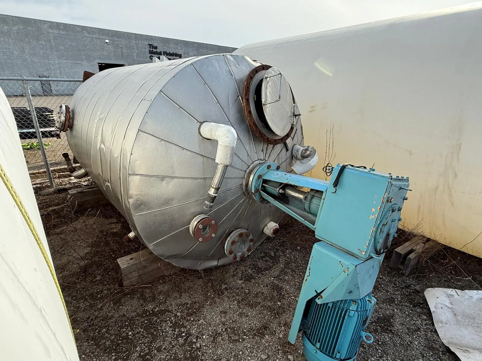 Chemineer #3HTA20, Jacketed Stainless Steel Reactor, 2,600 Gal., 20 HP, Coil, 80" x 80" x 120", 5,000 KG - Image 1