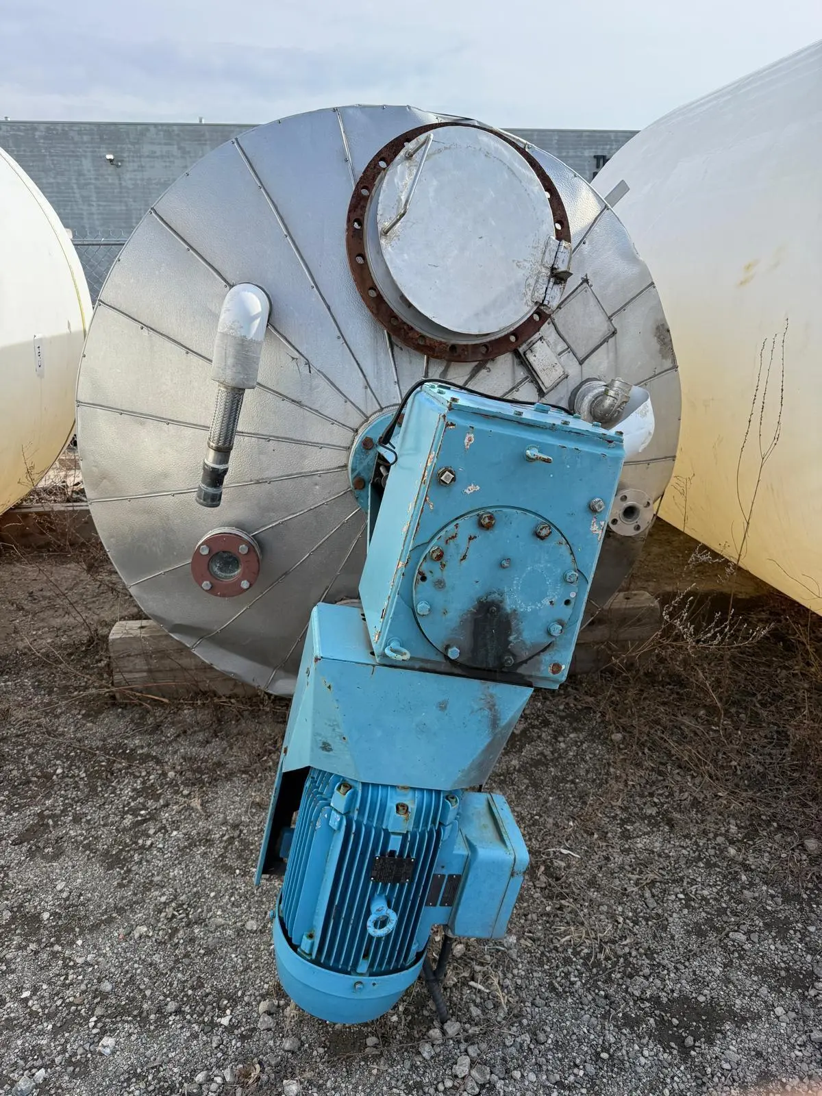 Chemineer #3HTA20, Jacketed Stainless Steel Reactor, 2,600 Gal., 20 HP, Coil, 80" x 80" x 120", 5,000 KG - Image 6