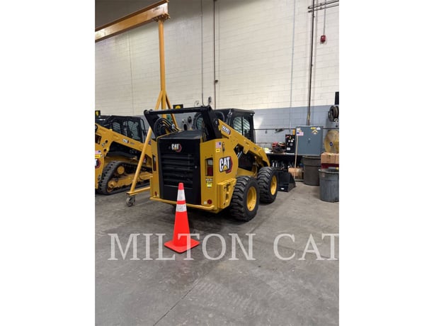 Cat 262, Skid Steer Loader, 134 hours, S/N: TP403151, 2024 - Image 2