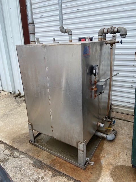 80 HP Williams & Davis, 15 psi, steam boiler, Stainless Steel feed water tank, Grundfos pump - Image 9
