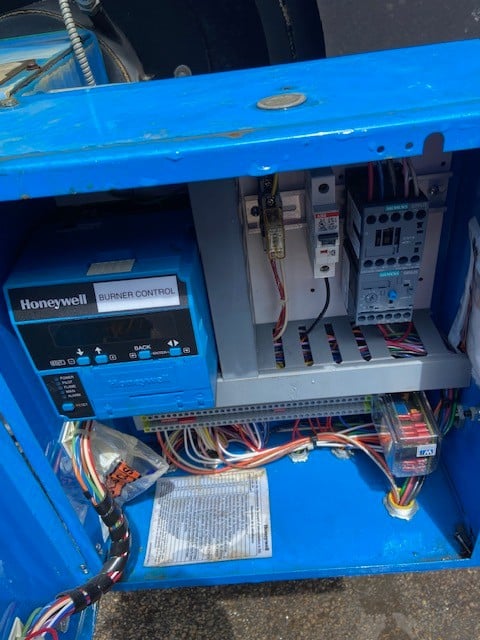 80 HP Williams & Davis, 15 psi, steam boiler, Stainless Steel feed water tank, Grundfos pump - Image 7