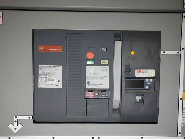 4000 Amps, General Electric Power Break II Switchboard, (5) #SHF08B208H 800A Hi-Break 3 Pole Breakers, 480 - Image 4