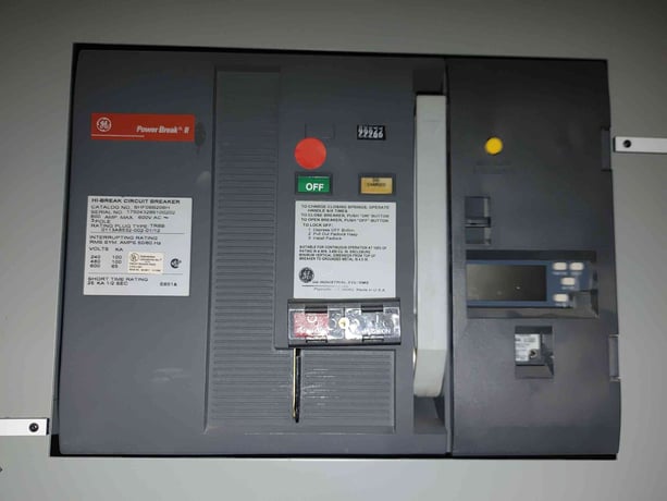 4000 Amps, General Electric Power Break II Switchboard, (5) #SHF08B208H 800A Hi-Break 3 Pole Breakers, 480 - Image 5