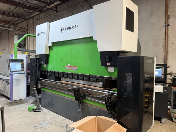 149 Ton, Ermak #EVO-3, hybrid CNC press brake, 10.1' overall, 102.36" between housing, 10.83" stroke, 16.14" - Image 1