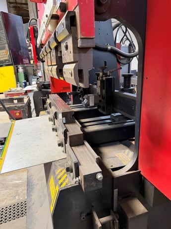38 Ton, Amada #RG-35S, CNC press brake, 4' overall, 40" between housing, 3.94" stroke, 7.88" throat, 14.58" - Image 4