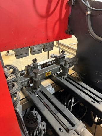 38 Ton, Amada #RG-35S, CNC press brake, 4' overall, 40" between housing, 3.94" stroke, 7.88" throat, 14.58" - Image 5