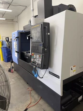 Daewoo Doosan #DNM-5700L, 3-Axis CNC Vertical Machining Center, 51.2" x 22.4" table, 41" X, 22" Y, 20" Z - Image 4