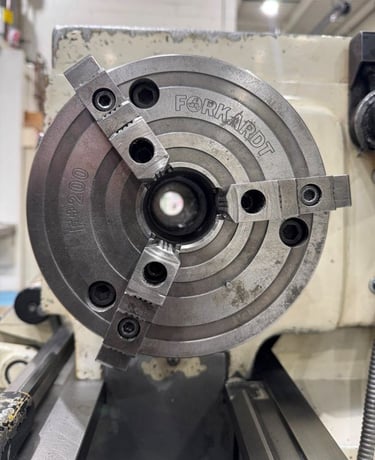 15.5" x 54" LeBlond Makino #Regal-Servo-Shift-15C, 3-jaw 8" chuck, steady rest, tailstock, 1991 - Image 5