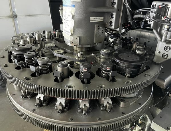 22 Ton, Strippit #U-1000-XP-OIPB, CNC turret punch w/ tooling, 20 station, 3 automatic index, 40" throat - Image 4