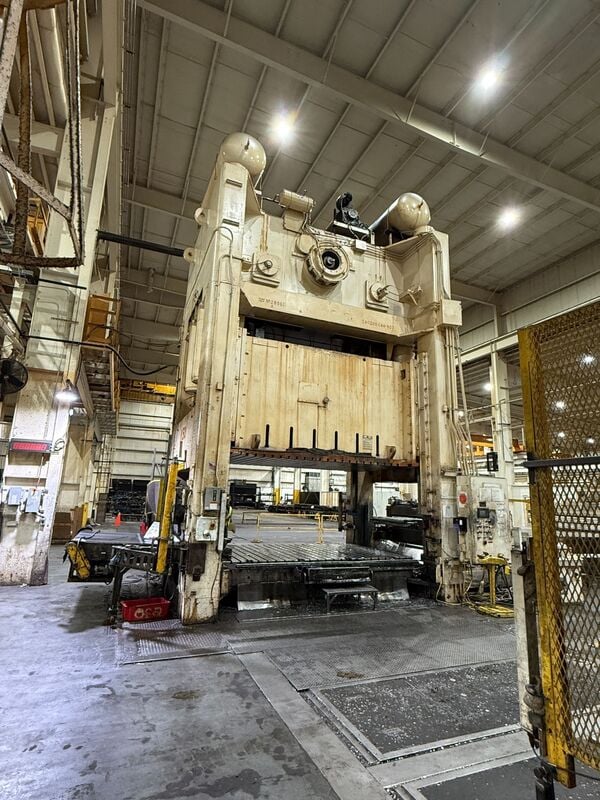 1000 Ton, Verson #S4-1000-144-90T, straight side double crank, 24" stroke, 70" Shut Height, 24" adj., 144" - Image 3