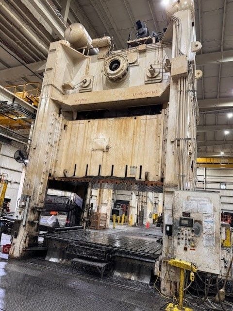 1000 Ton, Verson #S4-1000-144-90T, straight side double crank, 24" stroke, 70" Shut Height, 24" adj., 144" - Image 4