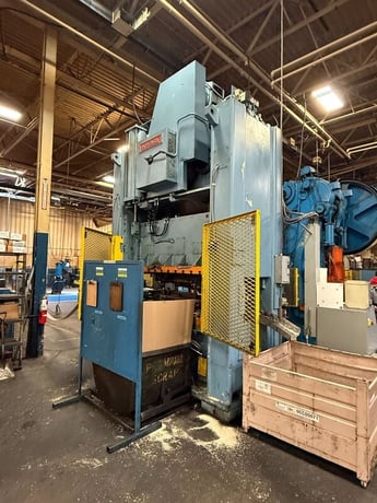 200 Ton, Niagara #SE2-200-72-42UH, straight side double crank, 6" stroke, 28" Shut Height, 9" adj., 72" x42" - Image 1