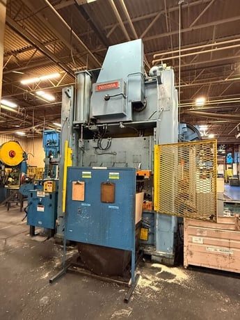 200 Ton, Niagara #SE2-200-72-42UH, straight side double crank, 6" stroke, 28" Shut Height, 9" adj., 72" x42" - Image 2