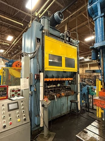 200 Ton, Niagara #SE2-200-72-42UH, straight side double crank, 6" stroke, 28" Shut Height, 9" adj., 72" x42" - Image 4