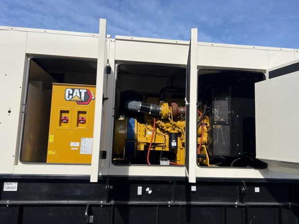 400 KW Caterpillar #400, Diesel Generator Set, 480 Volts, 621 HP @ 1800 RPM CAT engine, circuit breaker - Image 5