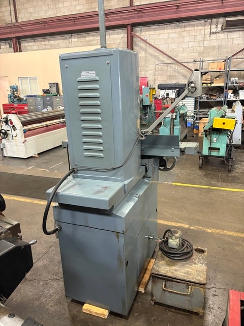 6" x 18" Lien Feng #LF-618, Manual Surface Grinder, electromagentic chuck, coolant tank, 200 Volt, 3PH - Image 6