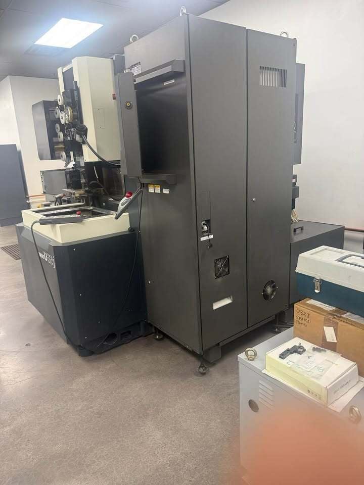 Makino #U32J, CNC Wire Electrical Discharge Machine, 14.6" X, 10.6" Y, 8.7" Z, automatic threading, submerged - Image 4