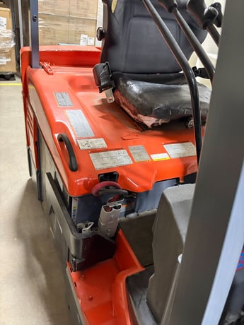 4000 lb. Toyota #7FBEU20, electric forklift, 189" lift height, 42" fork length, 24" load center, side shift - Image 7