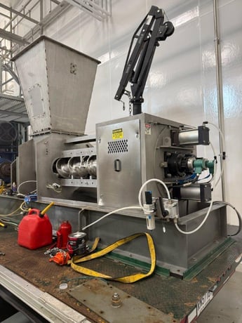 Vincent #TSP-12, Dewatering Screw Press, 64" long twin tapered screws, 20" x 24" feed hopper, 100 HP, 575 Volt - Image 2
